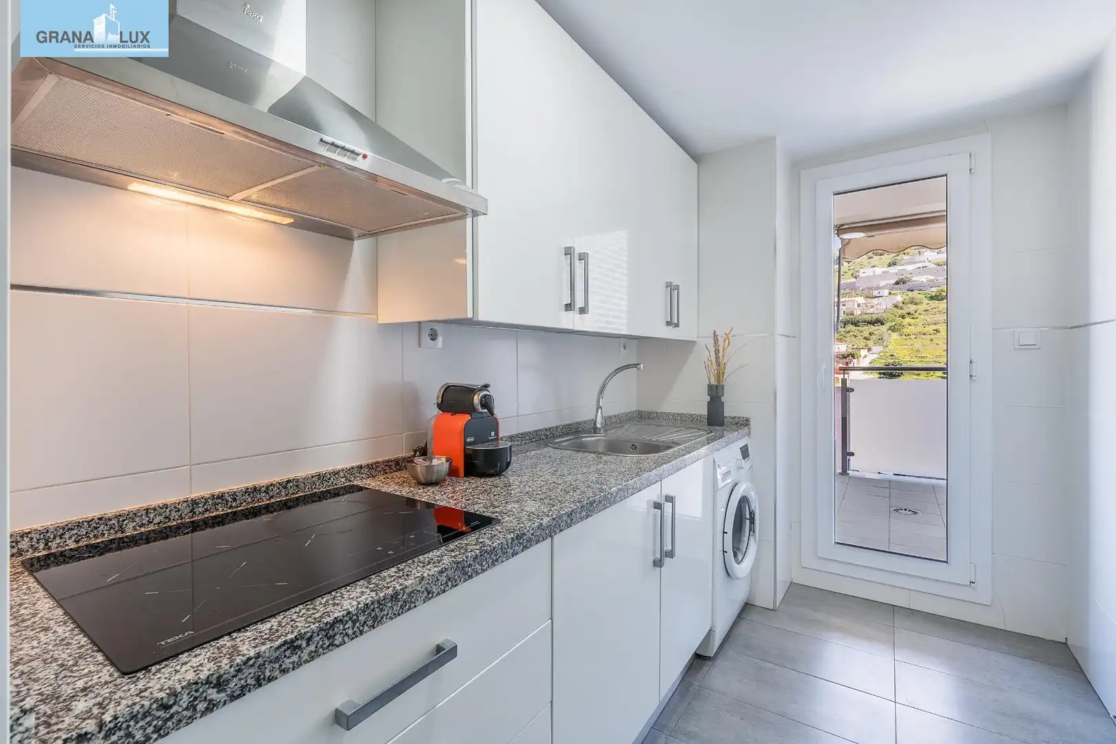 Küche von Wohnung zum Verkauf in Almuñécar mit Terrasse, Abstellraum und Balkon