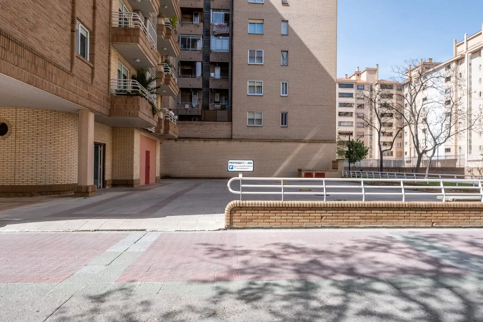 Exterior view of Commercial properties for sale in Zaragoza