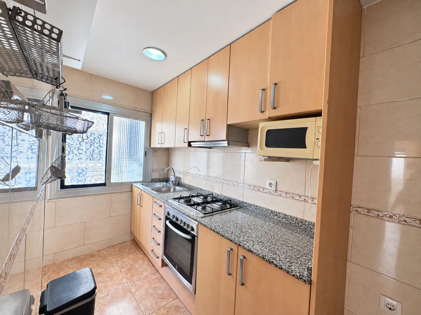 Küche von Wohnung zum Verkauf in Cerdanyola del Vallès mit Privatgarten und Balkon
