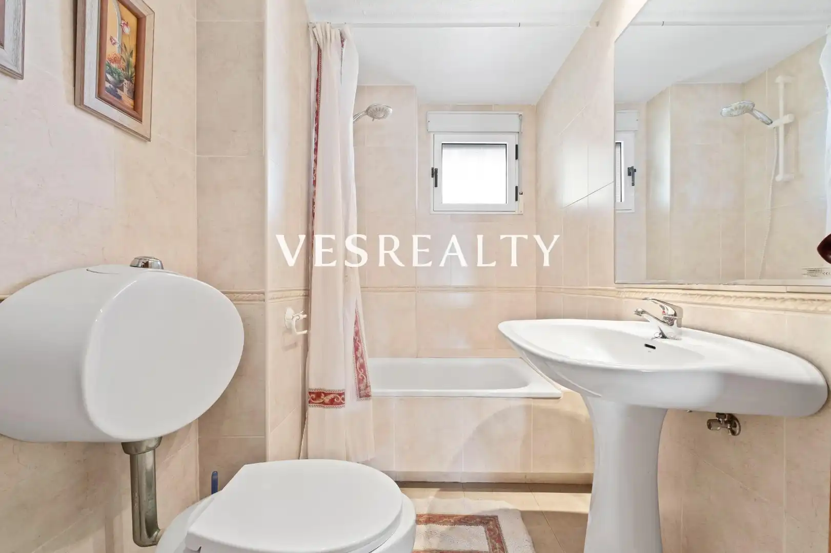 Baño de Piso de alquiler en Alicante / Alacant con Amueblado, Balcón y Piscina comunitaria