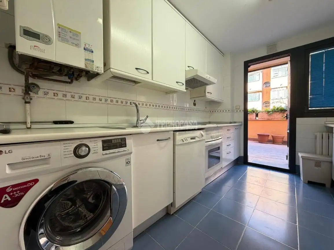 Kitchen of Flat for rent in Madrid  with Heating and Community pool