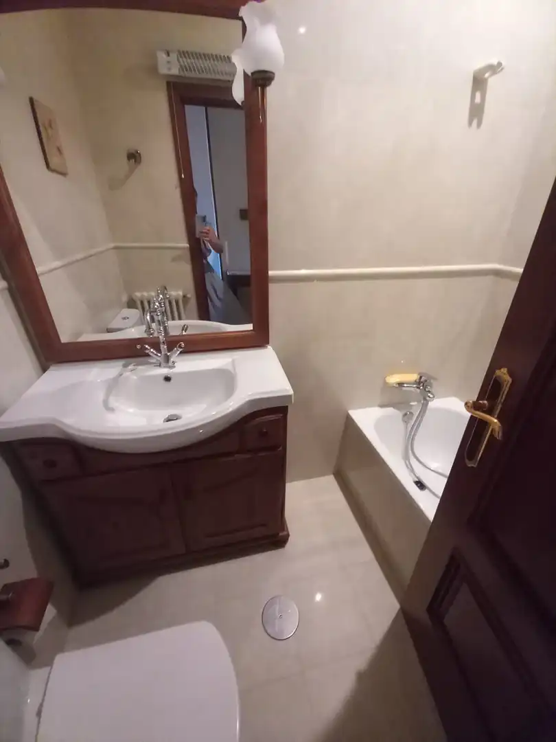 Baño de Piso en venta en Torrelavega  con Calefacción, Terraza y Trastero