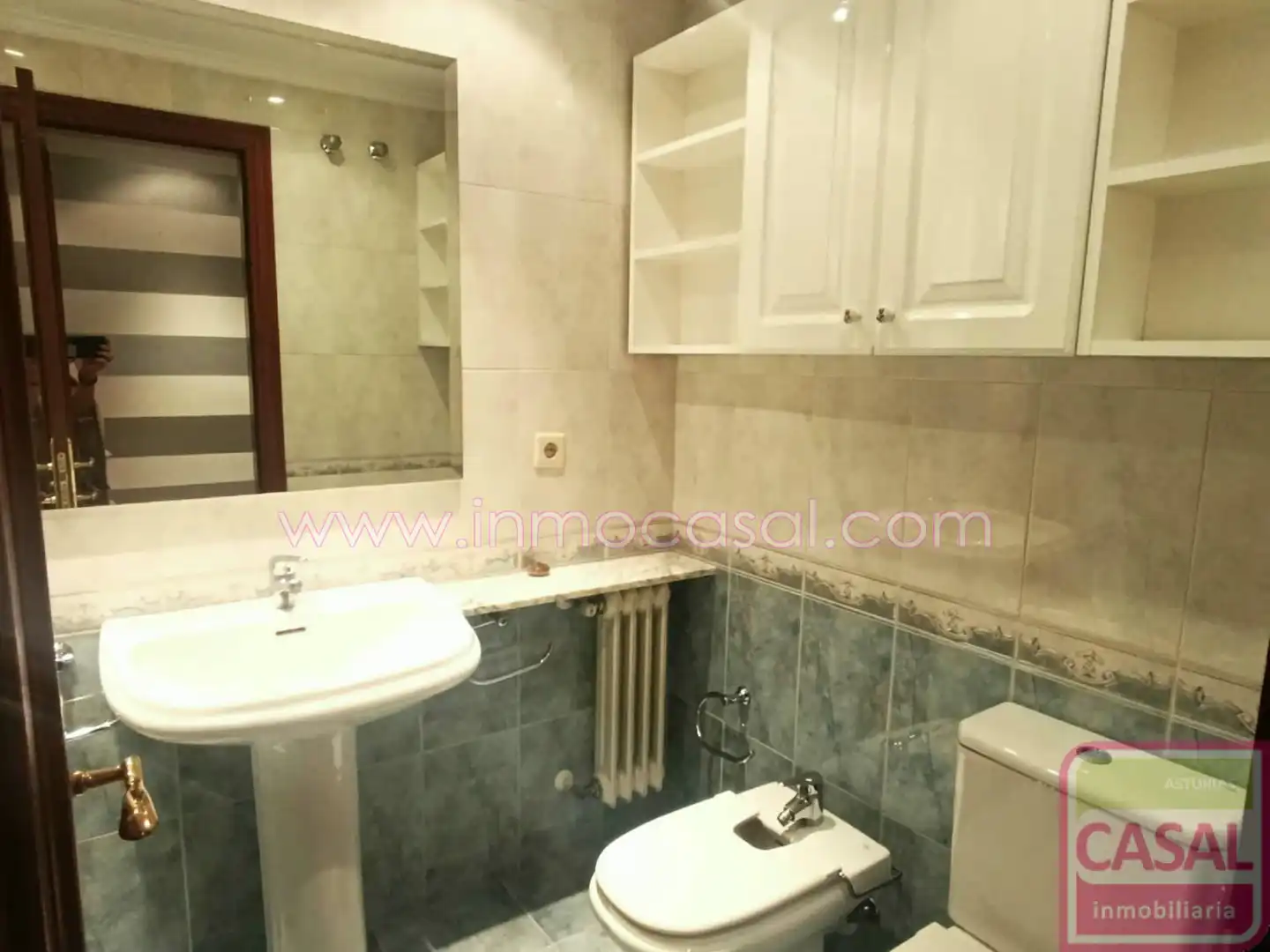 Badezimmer von Wohnung zur Miete in Oviedo  mit Heizung und Möbliert