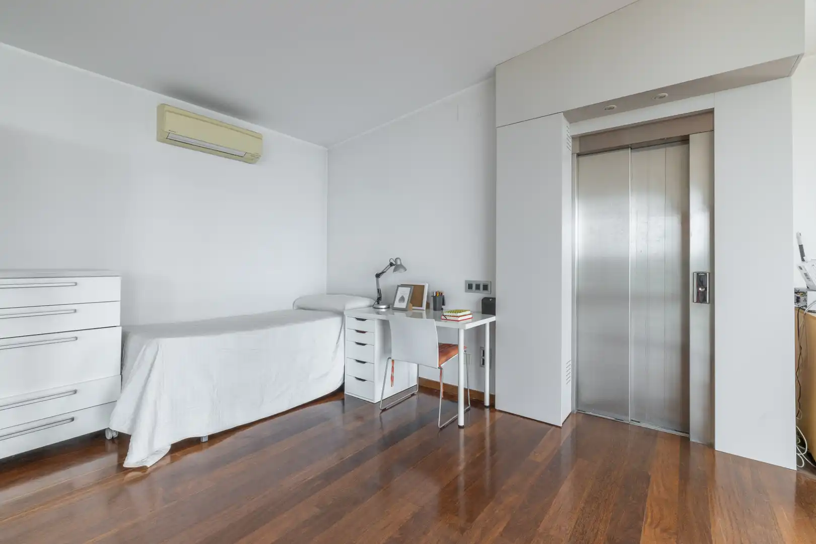 Bedroom of Houses for sale in Cerdanyola del Vallès  with Furnished