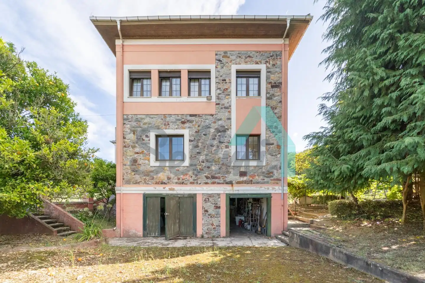 Vista exterior de Casa o chalet en venta en Grado con Calefacción, Jardín privado y Parquet