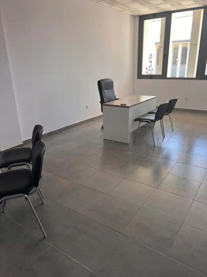 Oficina de alquiler en Camas con Aire acondicionado, Calefacción y Amueblado