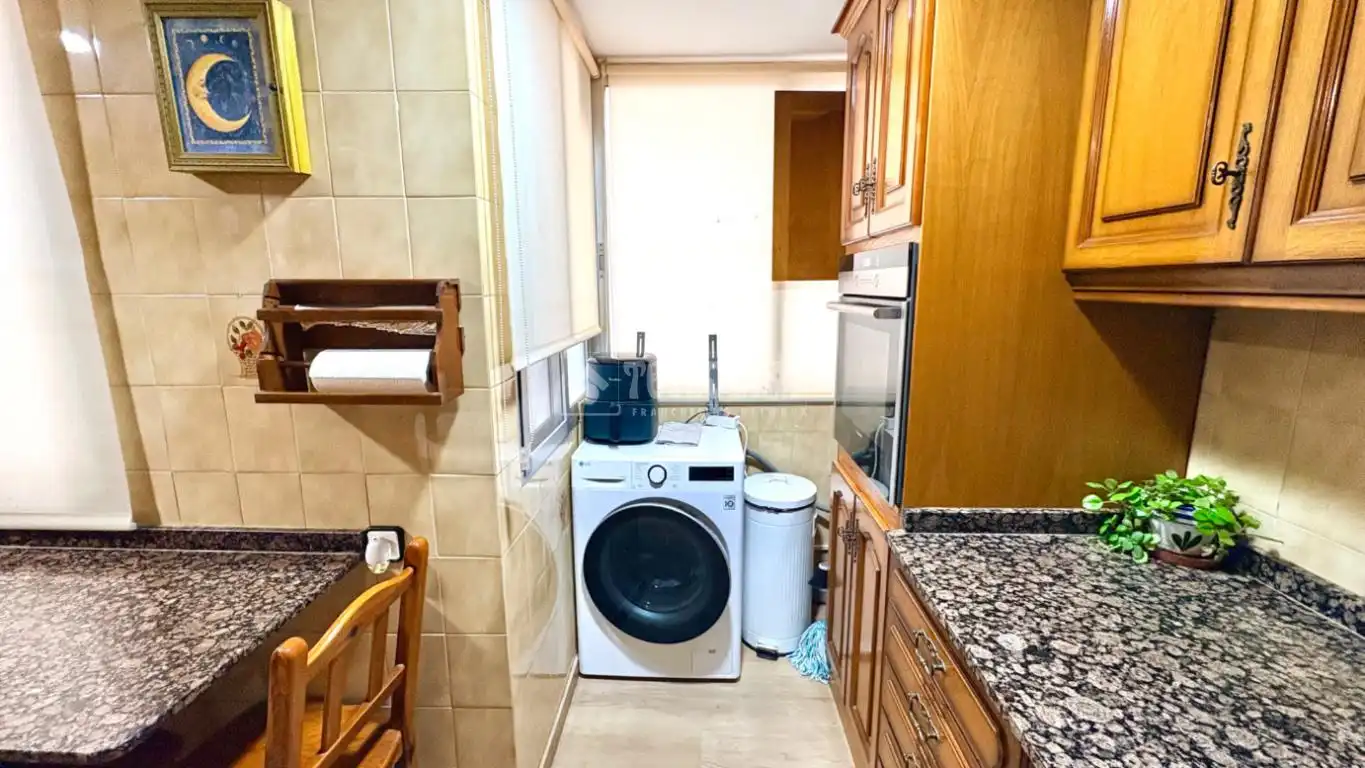 Kitchen of Flat for sale in Valencia  with Air Conditioner and Balcony