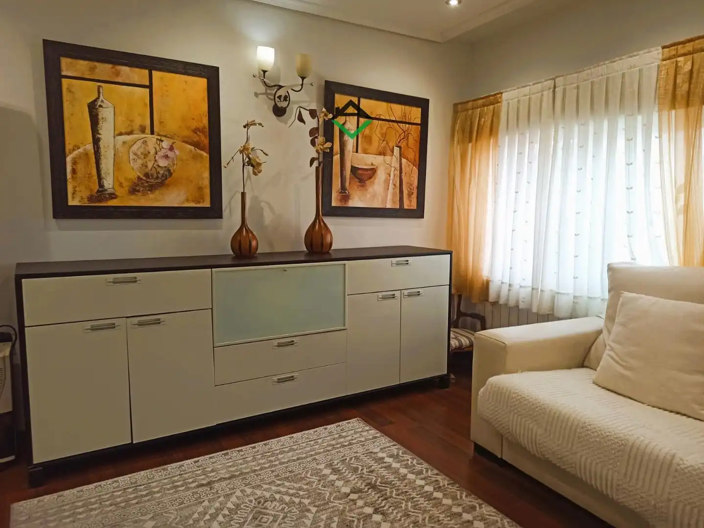 Sala de estar de Ático en venta en Cangas  con Calefacción, Terraza y Amueblado