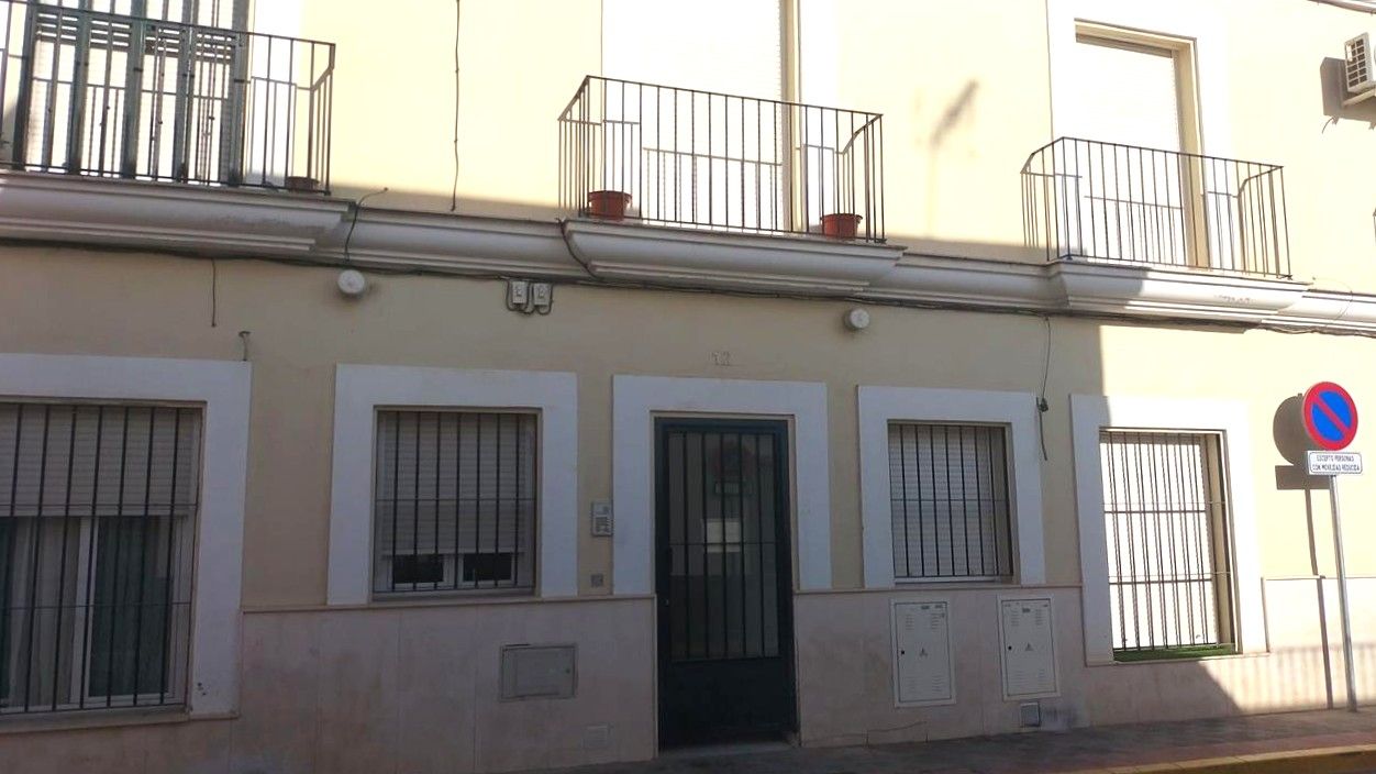 Vista exterior de Pis en venda en Dos Hermanas