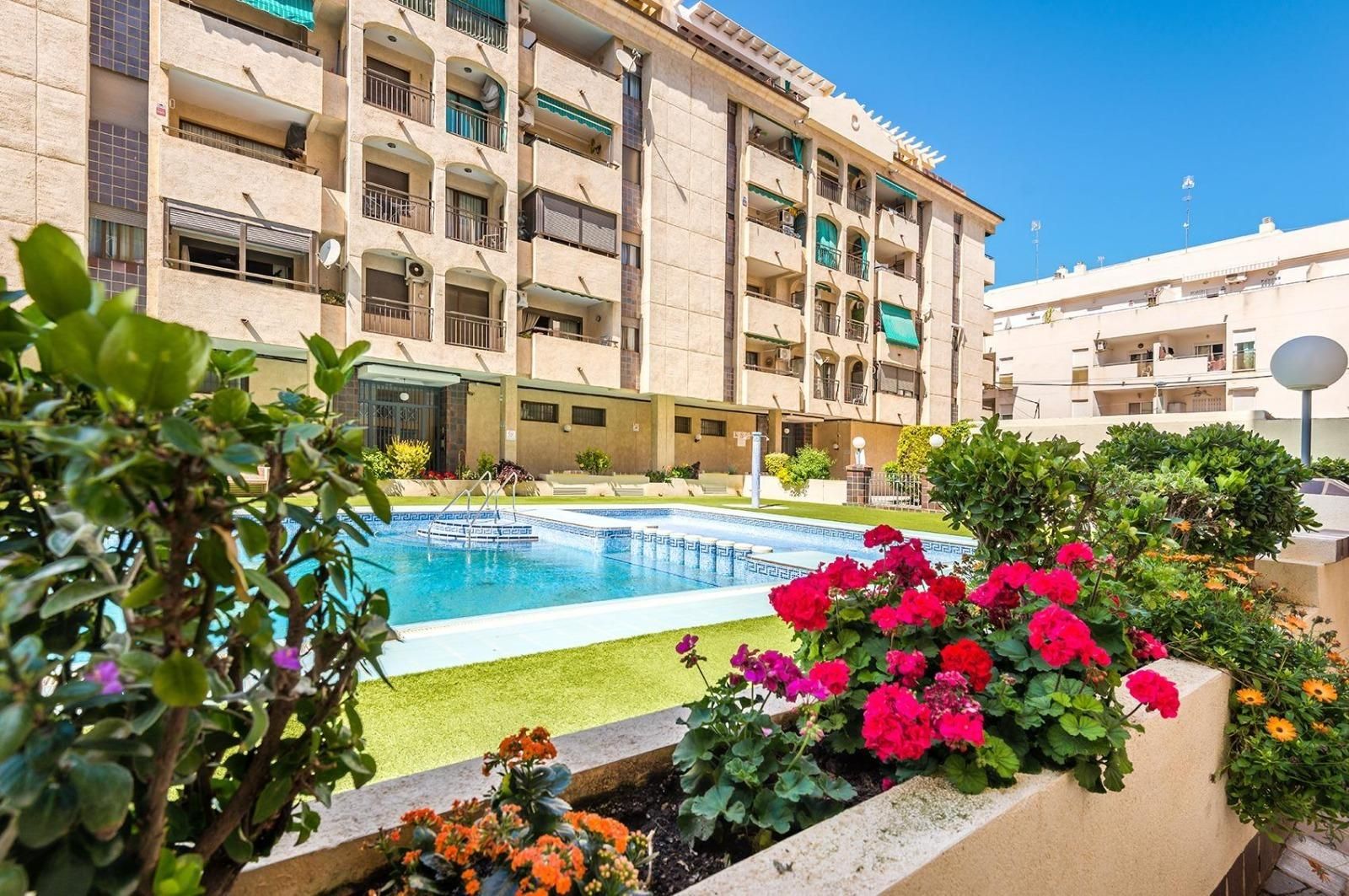 Vista exterior de Apartamento en venta en Torrevieja con Aire acondicionado, Terraza y Balcón