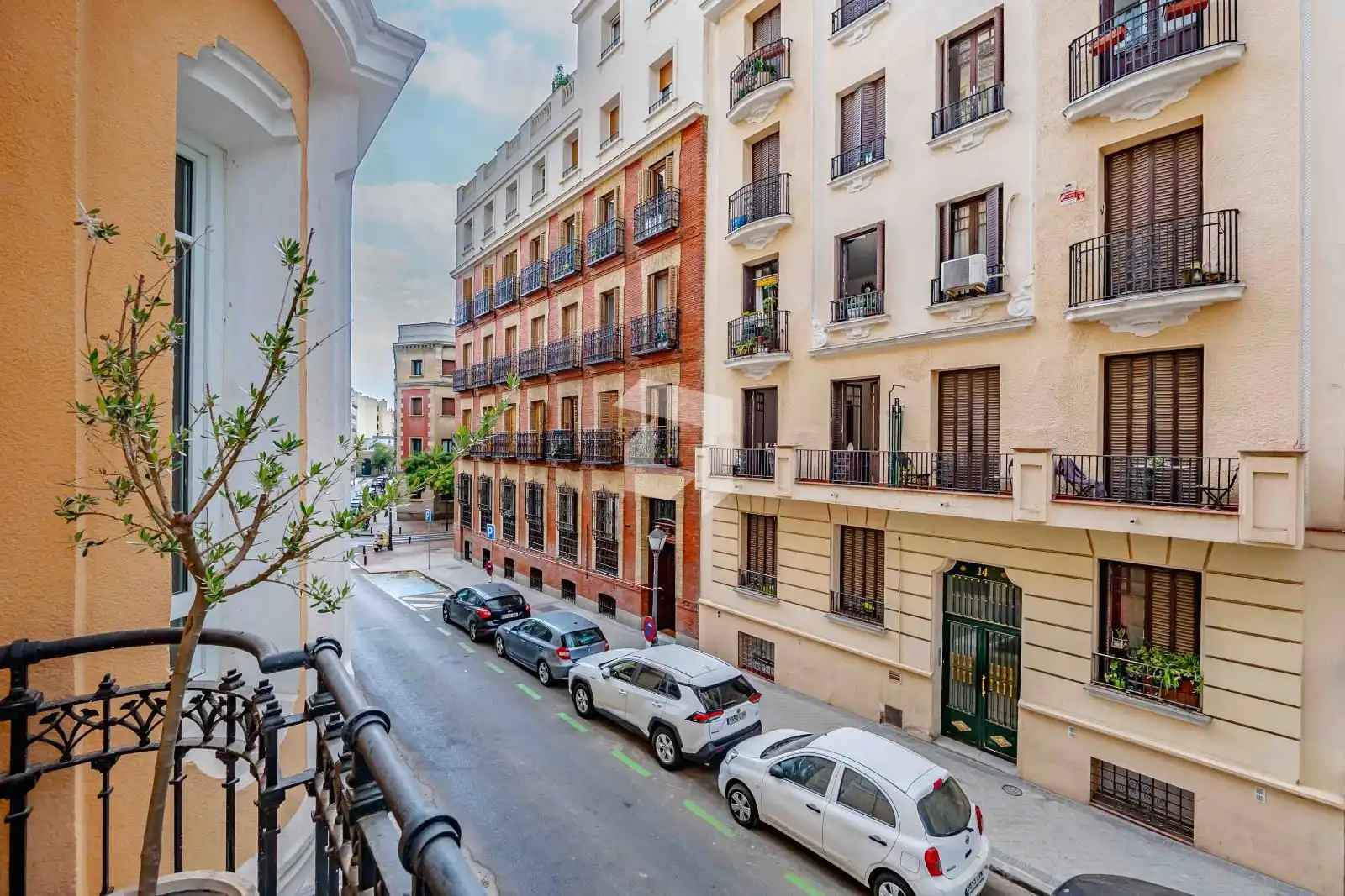 Außenansicht von Wohnung zum Verkauf in Madrid mit Klimaanlage, Heizung und Terrasse