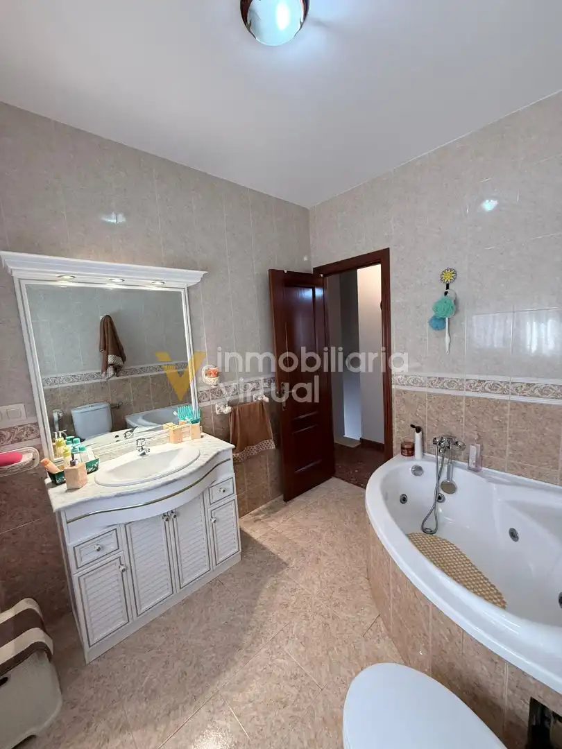 Bany de Casa o xalet en venda en Lucena amb Moblat