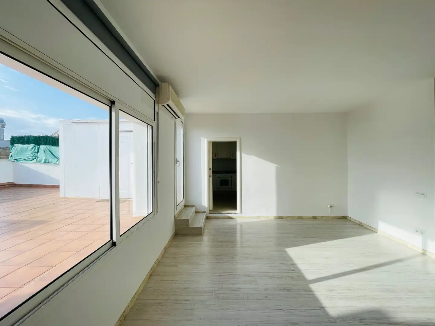 Sala de estar de Ático en venta en Barcelona con Aire acondicionado, Calefacción y Parquet