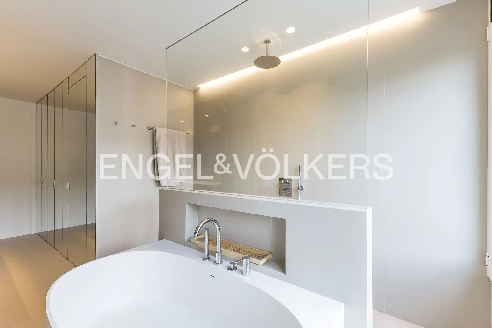 Baño de Piso en venta en Barcelona con Aire acondicionado, Calefacción y Jardín privado
