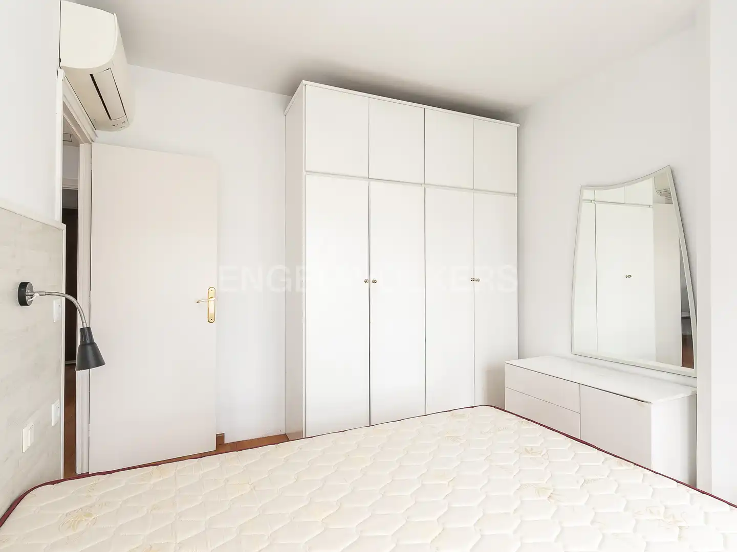 Bedroom of Flat for rent in Barcelona  with Air Conditioner, Heating and Parquet flooring