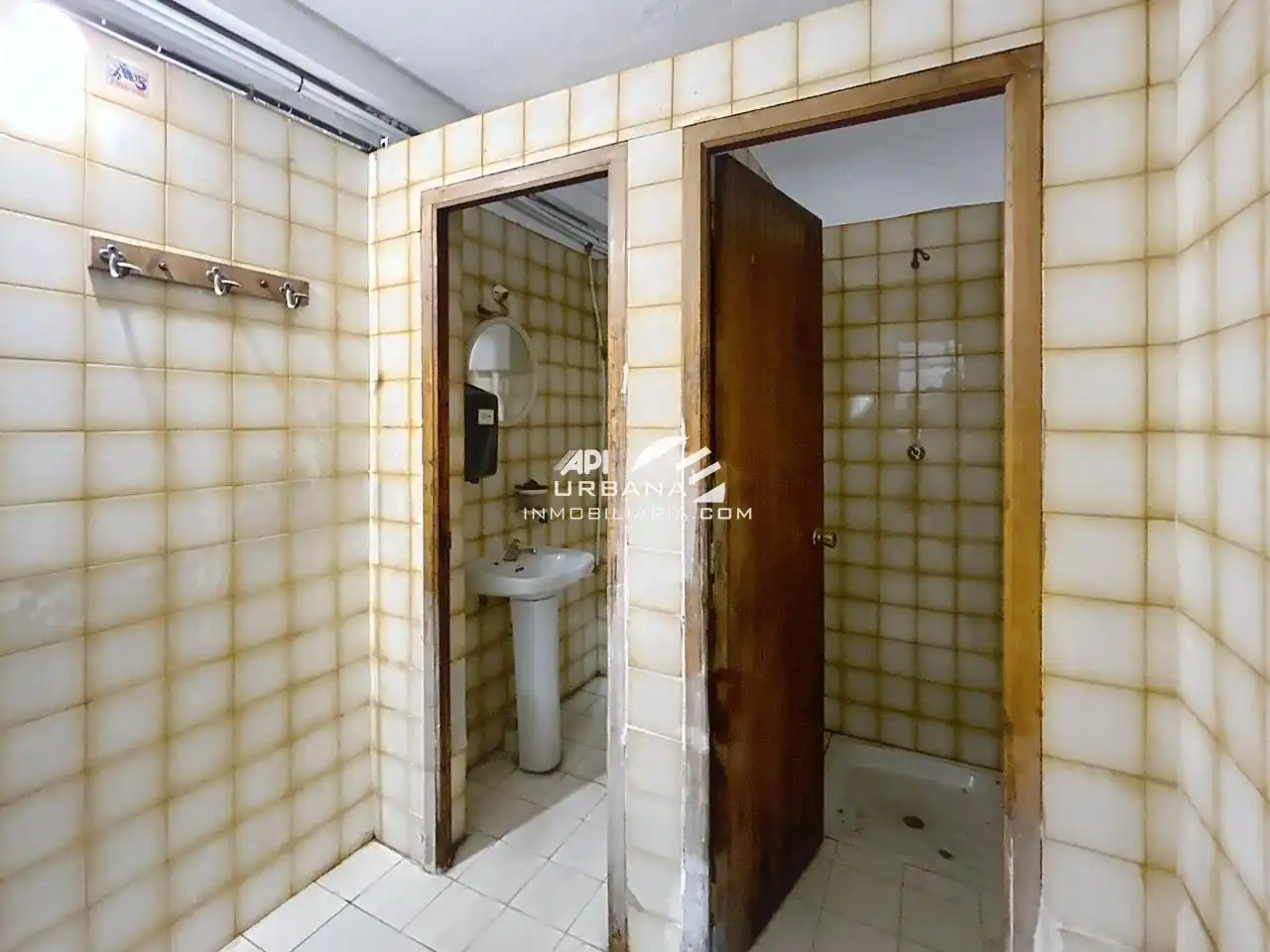 Baño de Nave industrial de alquiler en Lucena