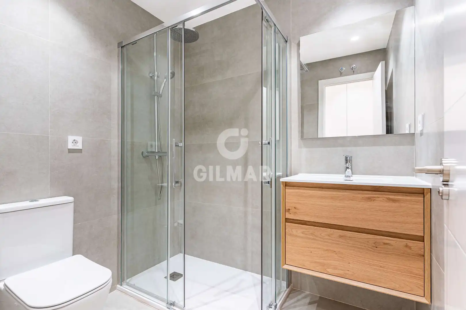 Bathroom of Flat for sale in Madrid  with Heating