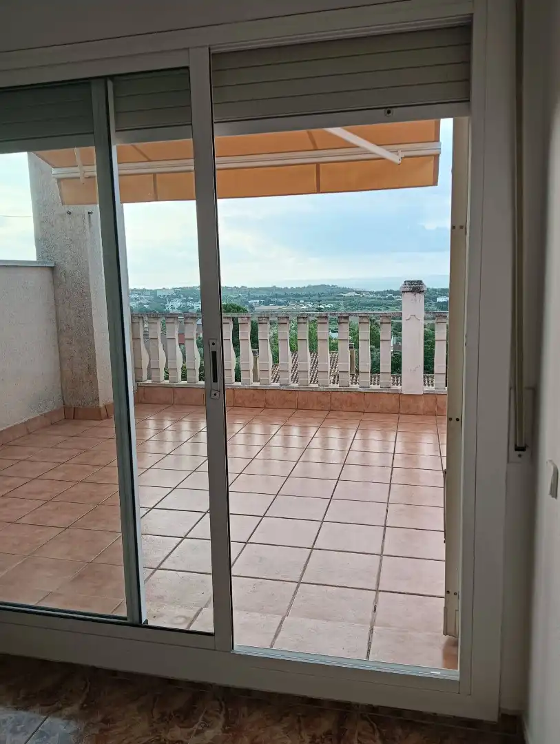 Terraza de Casa adosada en venta en Vilanova i la Geltrú con Aire acondicionado, Calefacción y Jardín privado