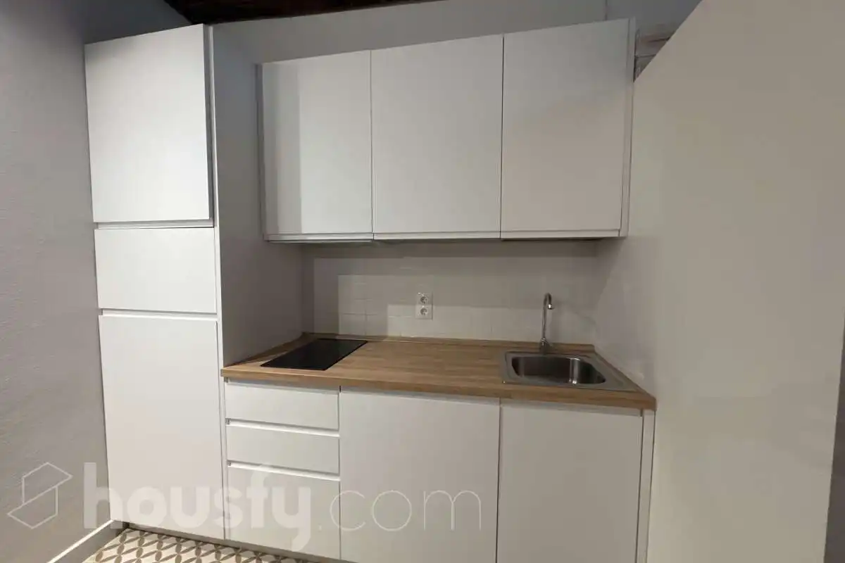 Cocina de Estudio de alquiler en Madrid con Amueblado