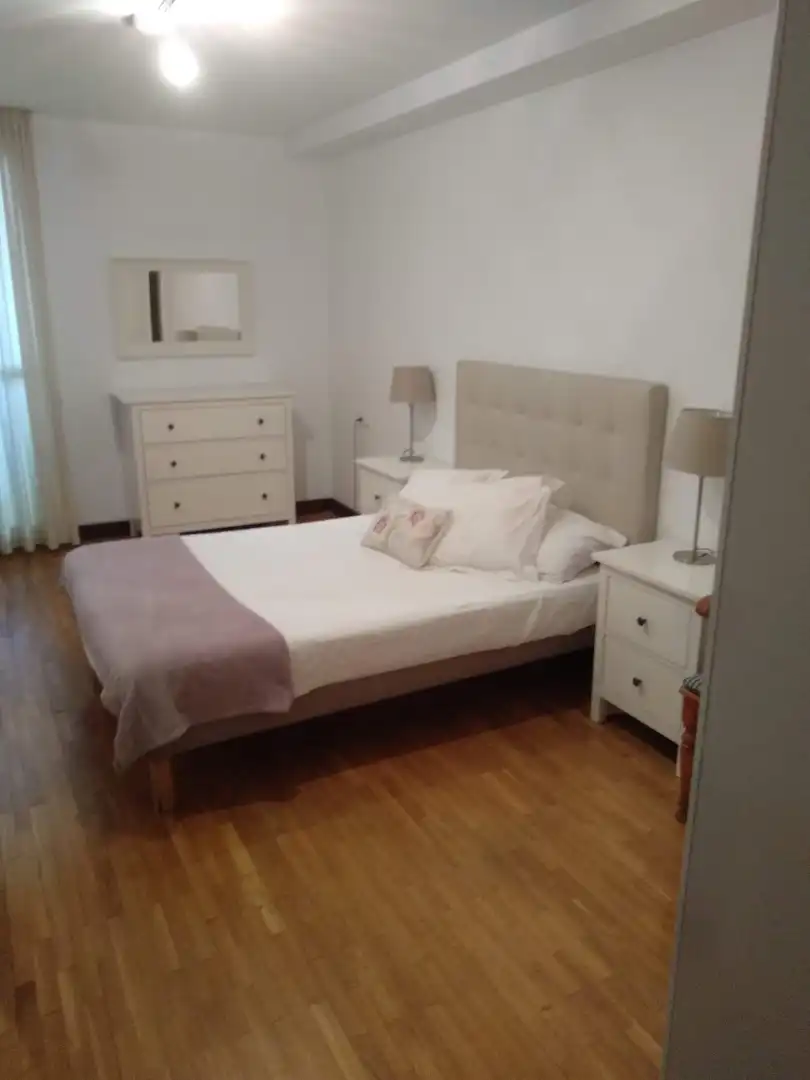 Habitación de Piso de alquiler en  Pamplona / Iruña con Calefacción, Parquet y Terraza