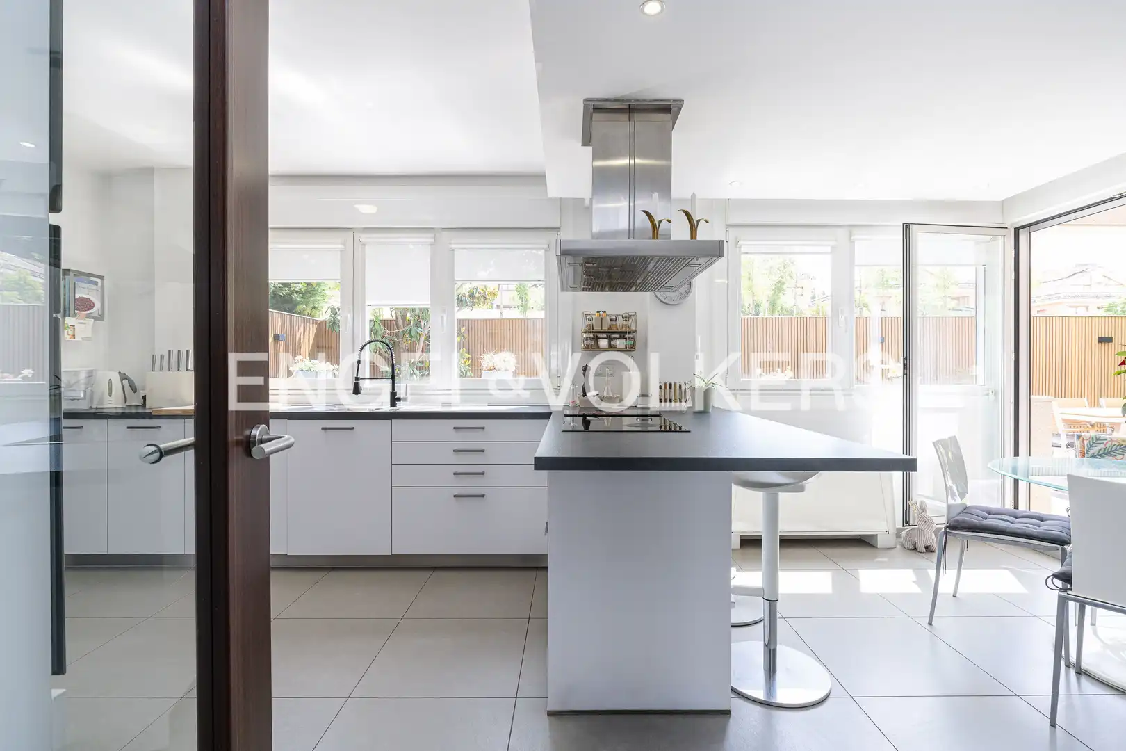 Cocina de Casa adosada en venta en Las Rozas de Madrid con Aire acondicionado, Calefacción y Jardín privado