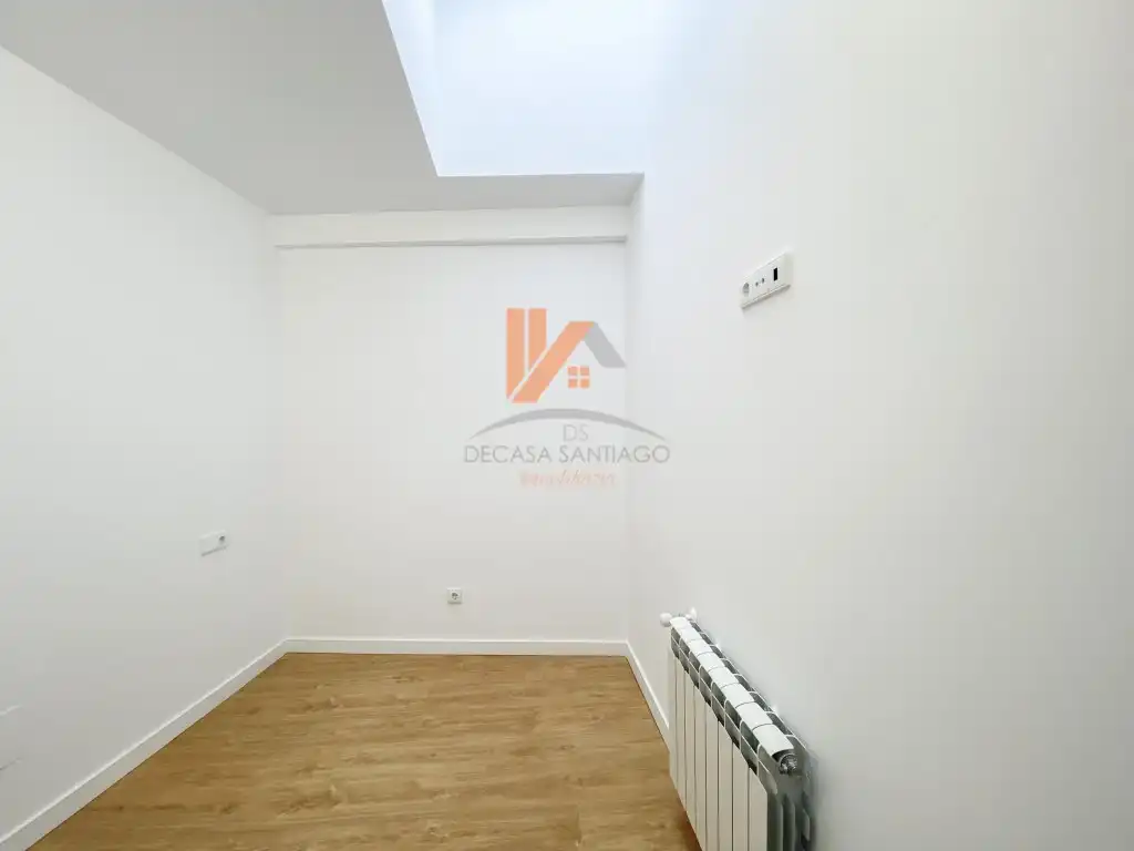 Casa adosada en venta en Santiago de Compostela  con Balcón