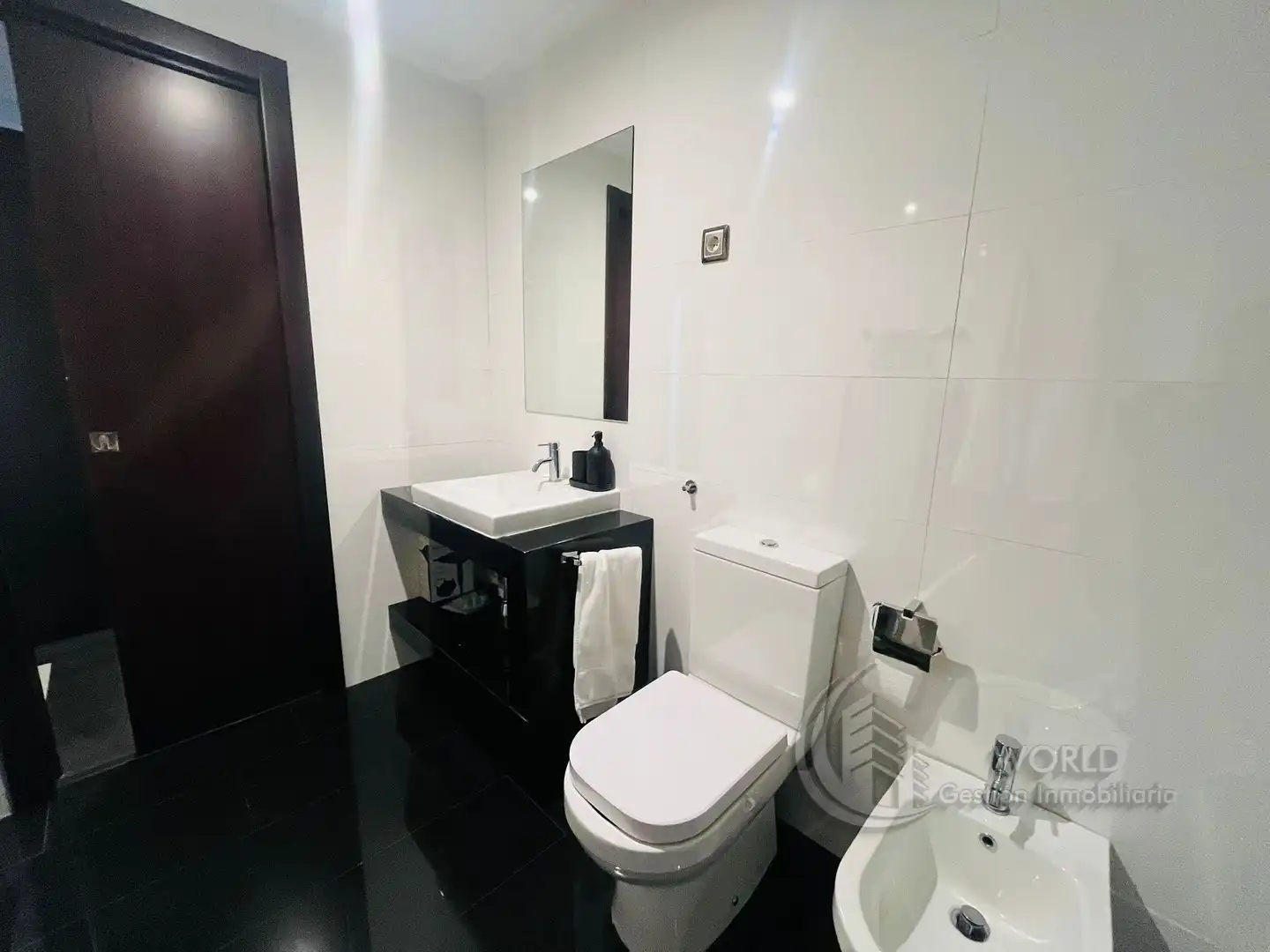 Baño de Dúplex de alquiler en Madrid con Aire acondicionado, Calefacción y Amueblado