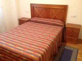 Habitación de Apartamento en venta en León Capital  con Calefacción, Parquet y Terraza