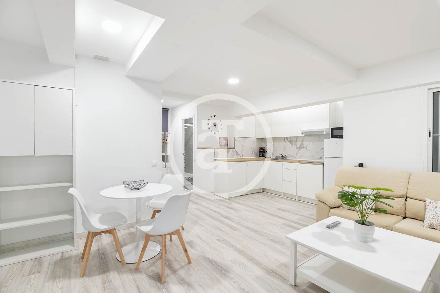 Cuina de Pis de lloguer en  Barcelona Capital amb Aire condicionat, Calefacció i Moblat