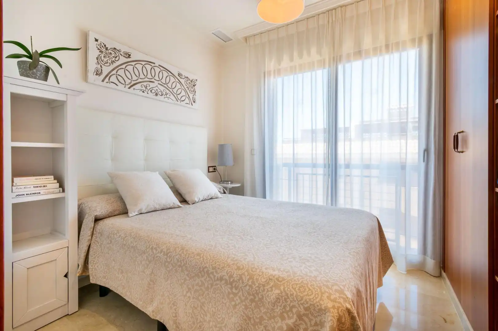 Habitación de Apartamento de alquiler en L'Alfàs del Pi con Aire acondicionado, Terraza y Amueblado