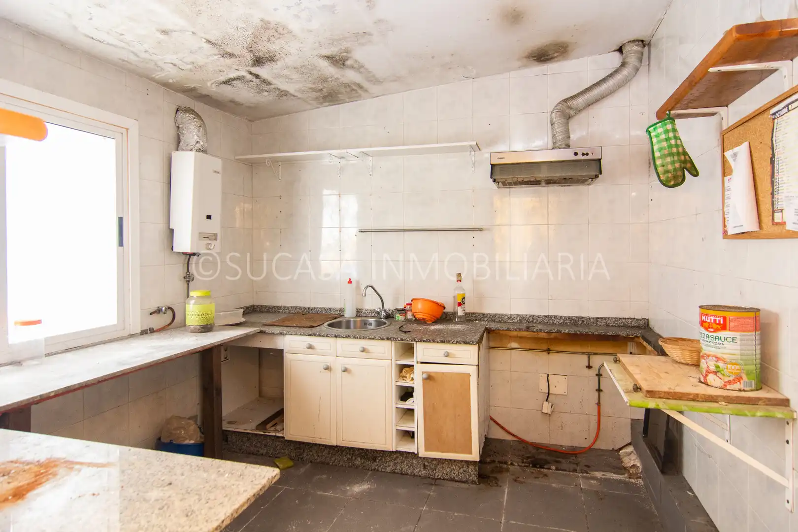 Cuina de Casa o xalet en venda en Carral amb Traster i Internet