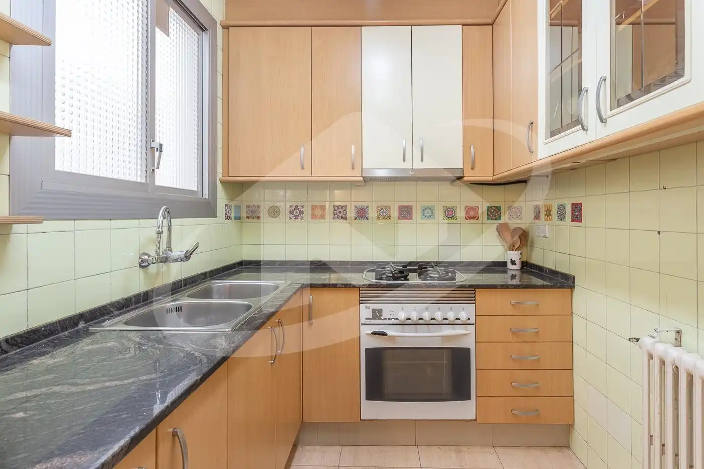 Küche von Wohnung zum Verkauf in Sabadell mit Klimaanlage, Heizung und Balkon
