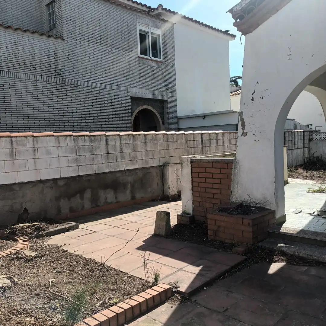 Außenansicht von Haus oder Chalet zum Verkauf in Cambrils mit Privatgarten und Terrasse