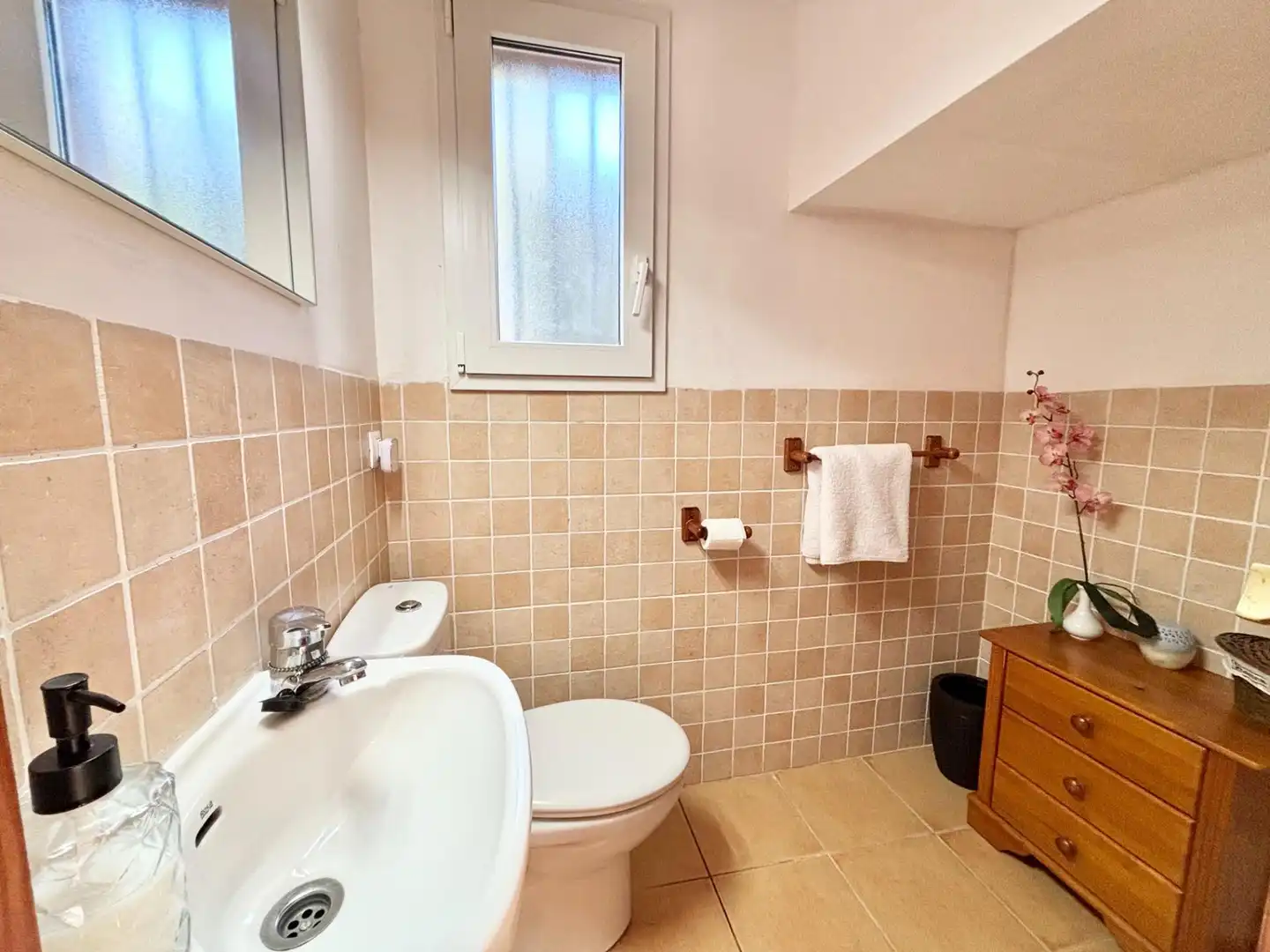Badezimmer von Einfamilien-Reihenhaus zum Verkauf in Llucmajor mit Heizung, Privatgarten und Terrasse