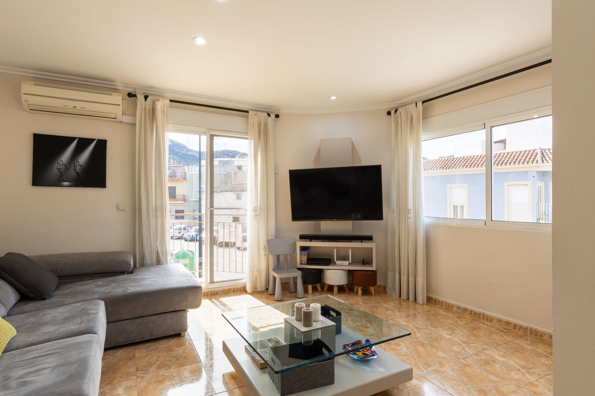 Sala d'estar de Pis en venda en Corbera amb Aire condicionat, Terrassa i Moblat