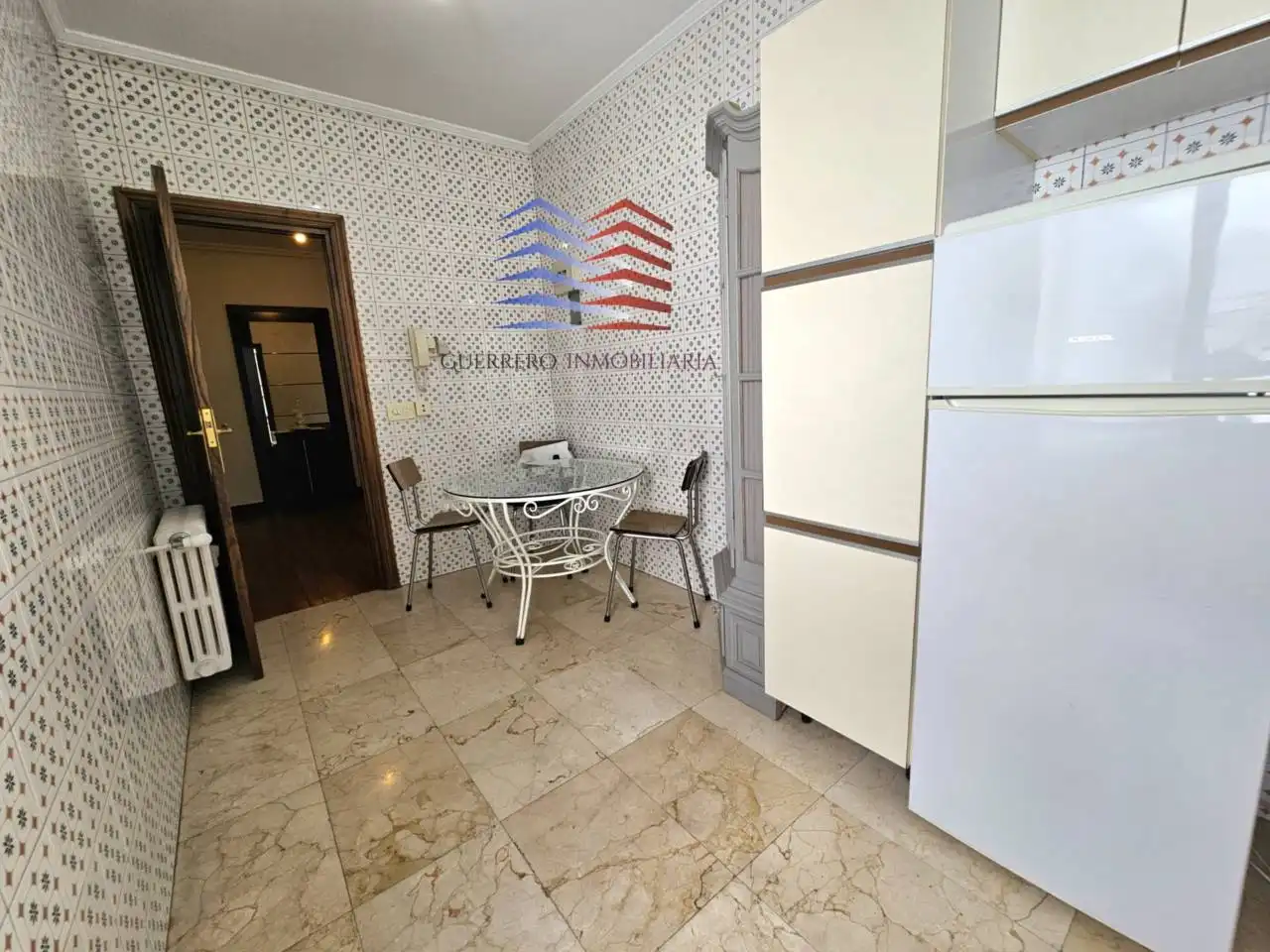 Cocina de Piso de alquiler en Ourense Capital  con Calefacción, Parquet y Trastero