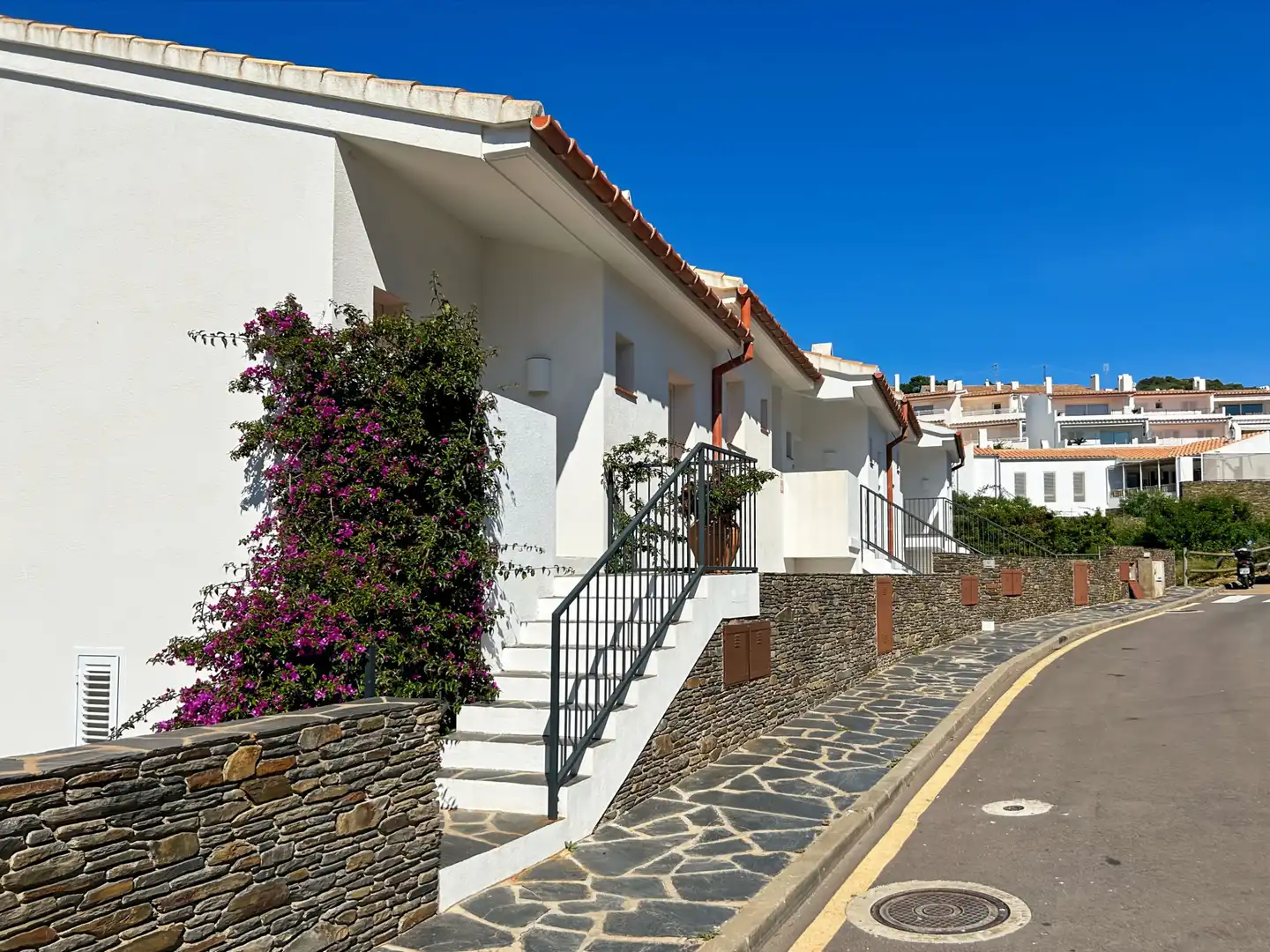 Außenansicht von Einfamilien-Reihenhaus zum Verkauf in Cadaqués mit Klimaanlage, Heizung und Terrasse