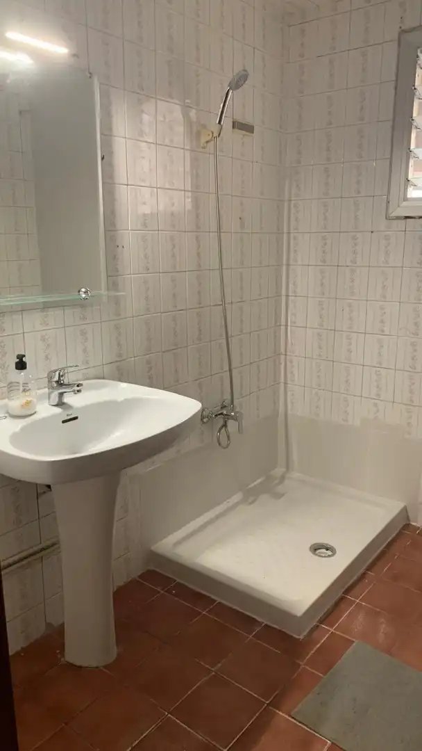 Badezimmer von Wohnungen zur Miete in Valencia mit Möbliert und Balkon