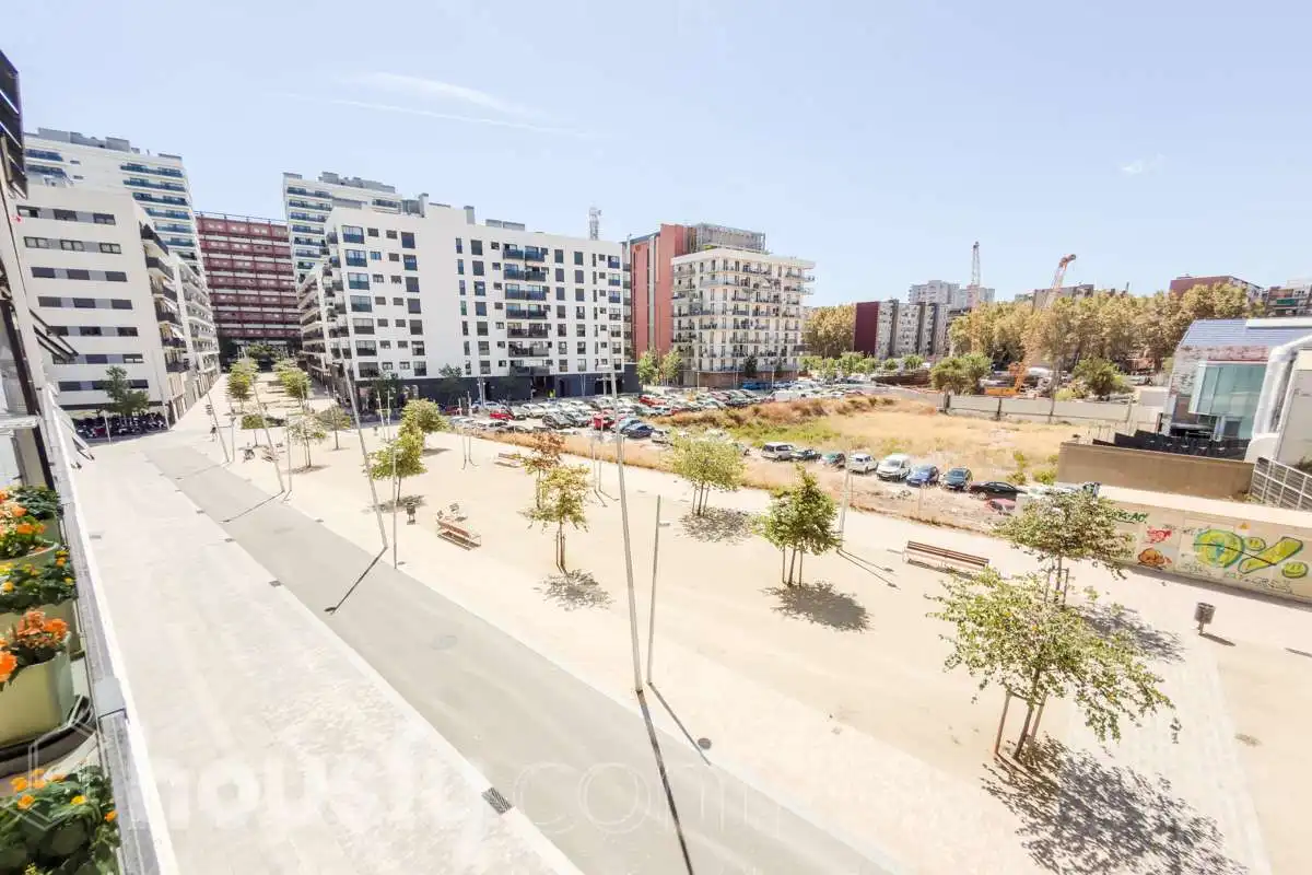 Vista exterior de Pis en venda en Sant Adrià de Besòs amb Aire condicionat, Calefacció i Parquet