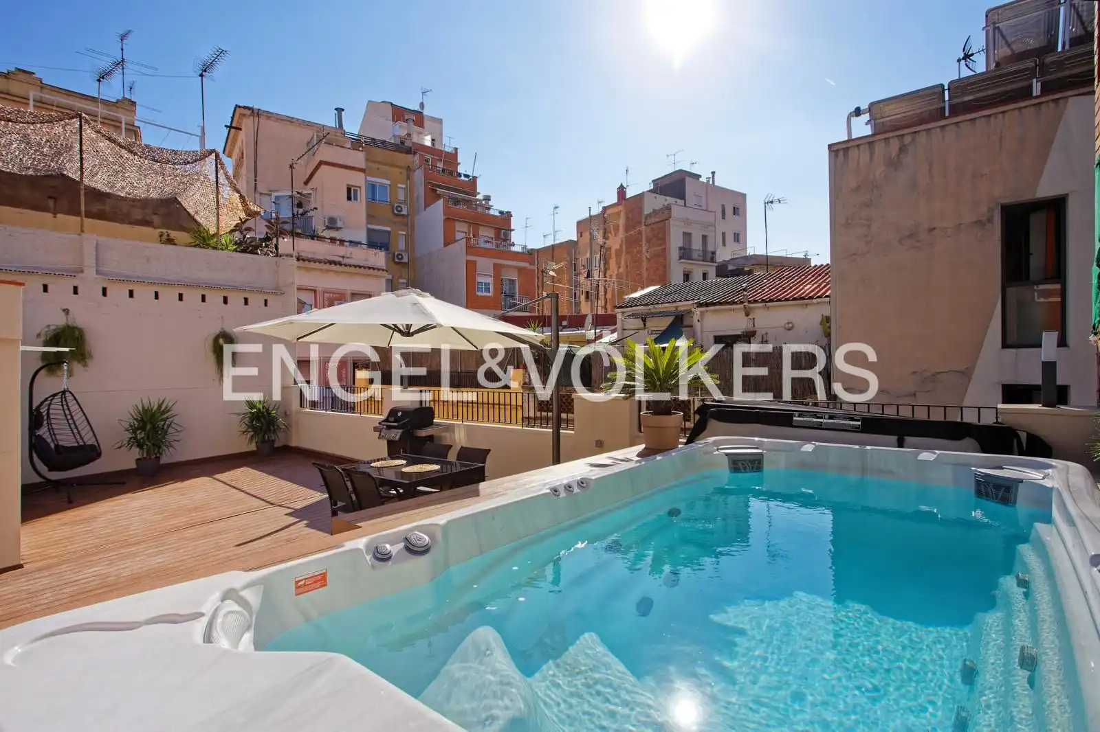 Pis amb piscina en venda a Sants - Montjuïc