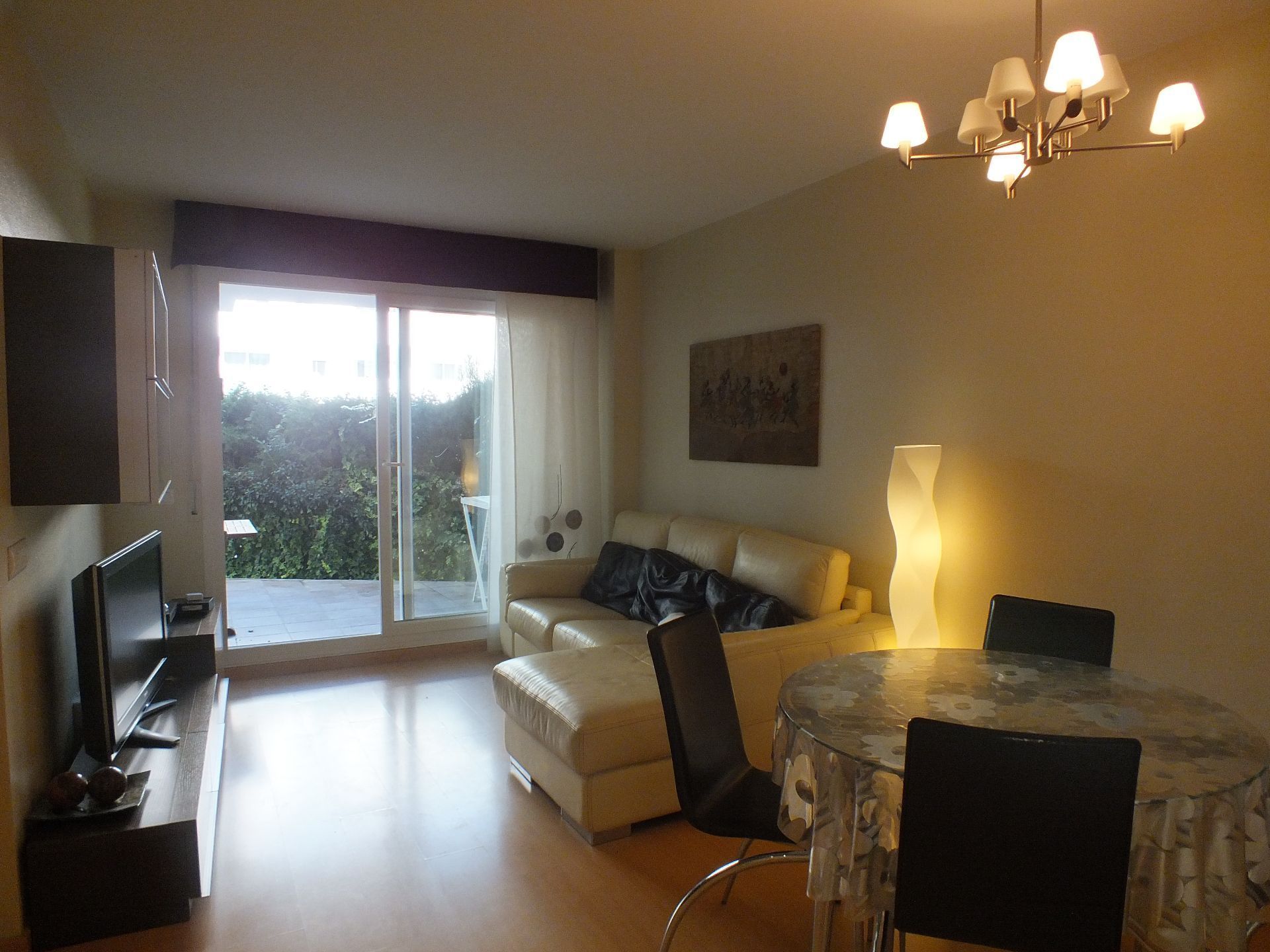 Sala d'estar de Apartament en venda en Roses amb Jardí privat, Terrassa i Traster