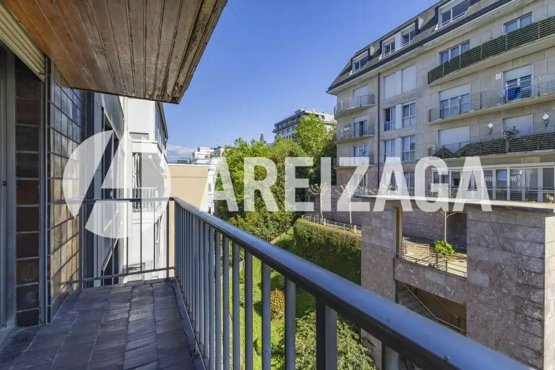 Vista exterior de Piso en venta en Donostia - San Sebastián  con Calefacción, Terraza y Balcón
