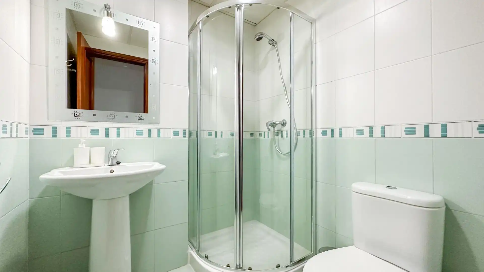 Baño de Ático de alquiler en Rincón de la Victoria con Aire acondicionado, Calefacción y Jardín privado