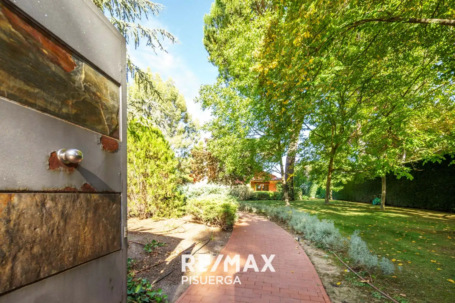 Jardí de Casa o xalet en venda en Boecillo amb Jardí privat, Traster i Piscina