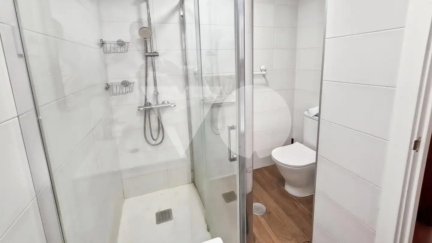 Bathroom of Flat for sale in Madrid  with Air Conditioner, Heating and Terrace