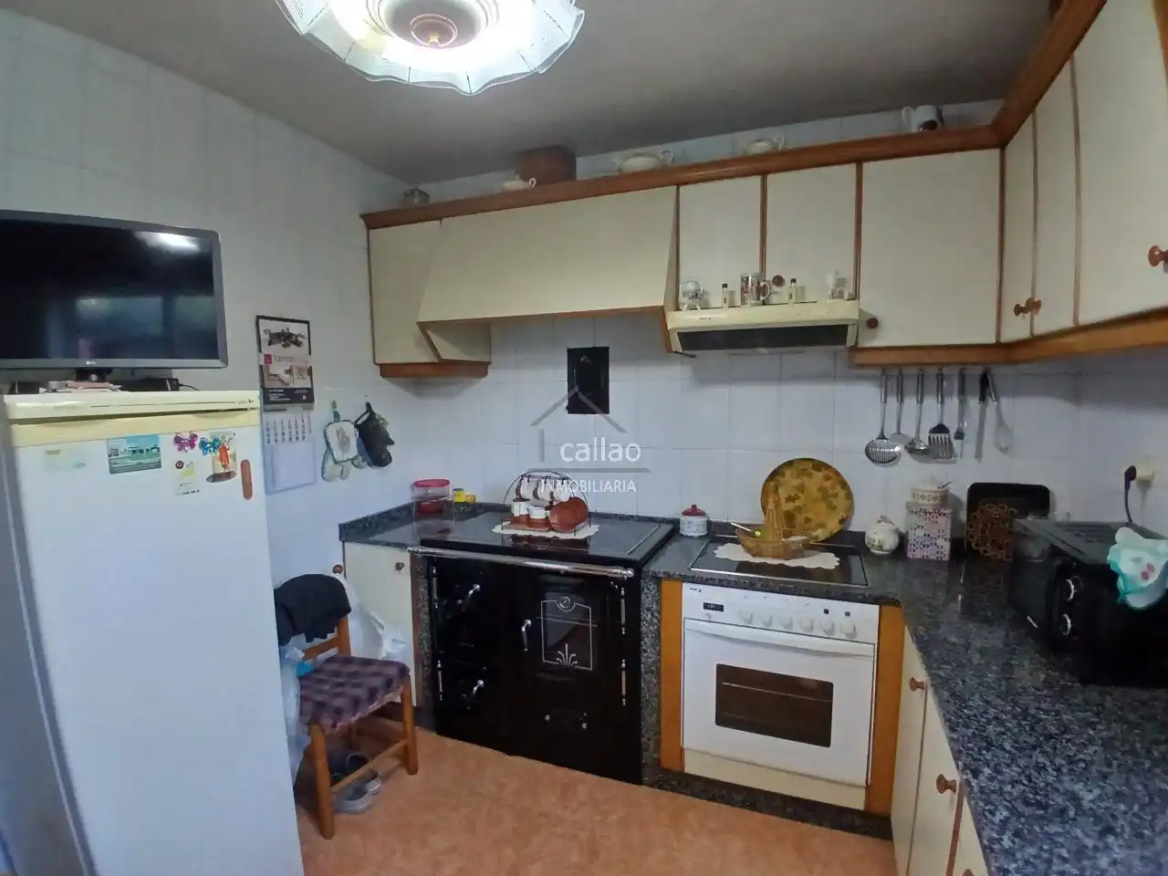 Cuina de Casa adosada en venda en Ferrol amb Calefacció, Jardí privat i Traster