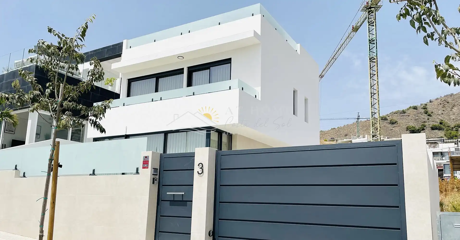 Vista exterior de Casa o xalet de lloguer en Nerja amb Terrassa, Piscina i Forn