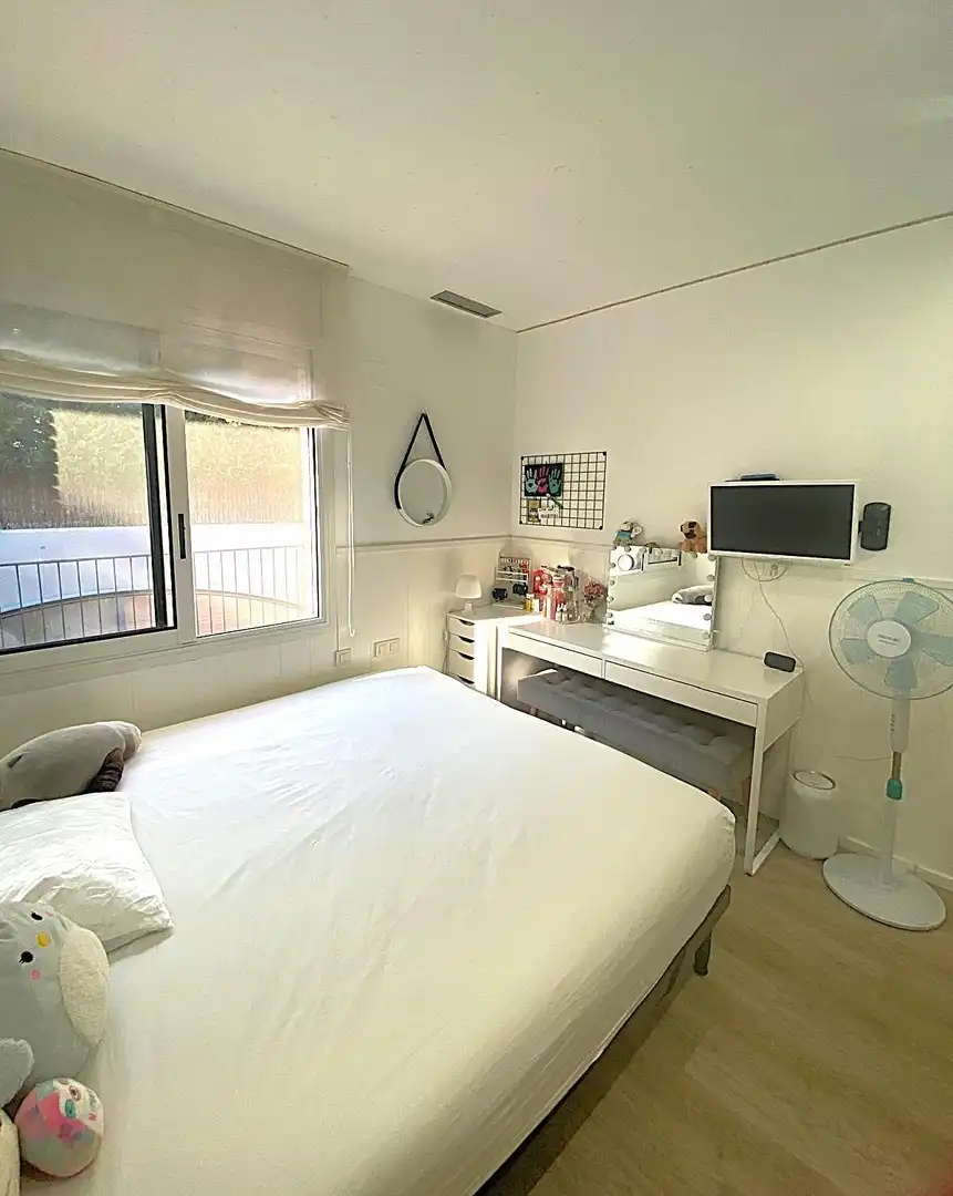 Schlafzimmer von Haus oder Chalet zum Verkauf in Sant Vicenç de Montalt mit Klimaanlage, Heizung und Privatgarten