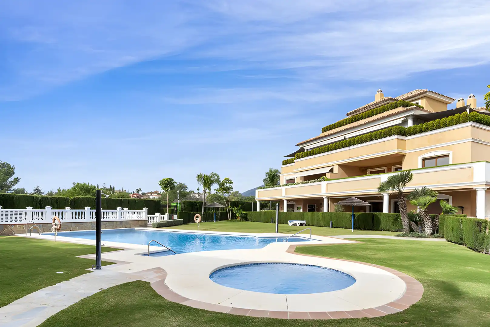 Garten von Erdgeschoss zum Verkauf in Marbella mit Klimaanlage, Terrasse und Schwimmbad