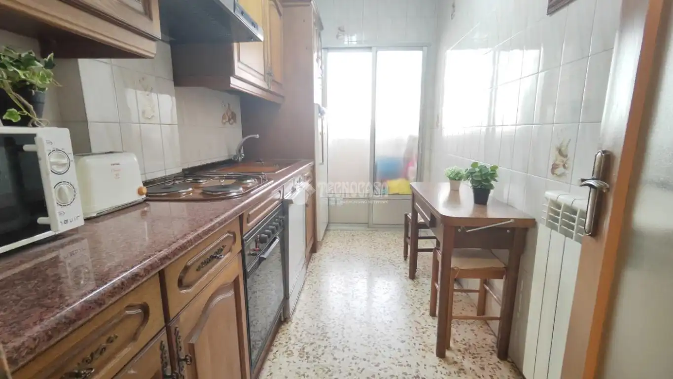 Cuina de Pis en venda en Zaragoza amb Calefacció i Terrassa
